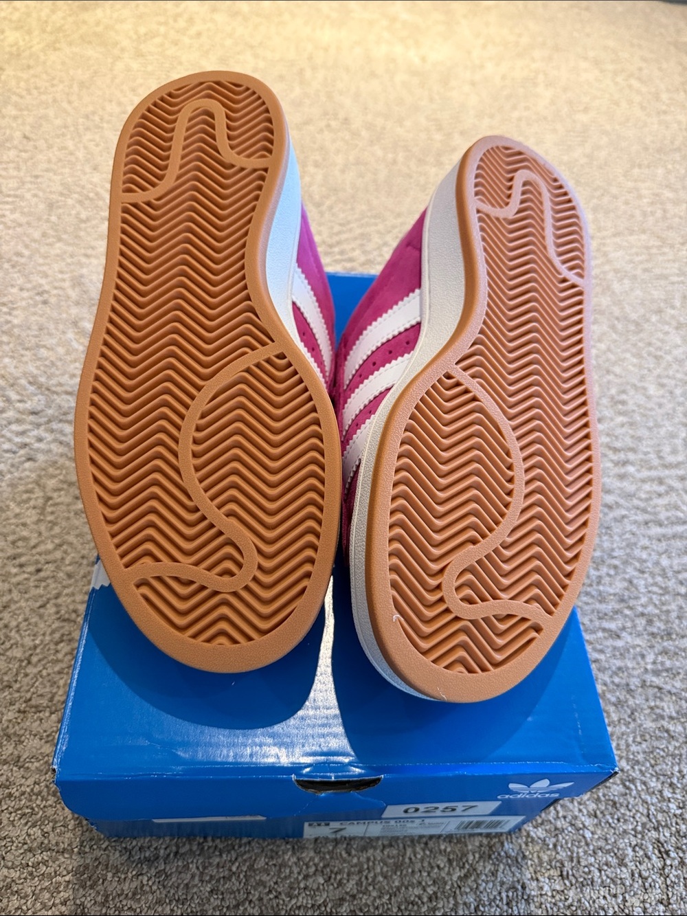 Adidas women’s 7 Pink Suede Campus Sneakers - Picture 3 of 4